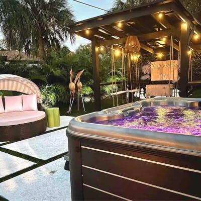 Tipsy Flamingo | POOL • HOT TUB • FIRE PIT • GAMES