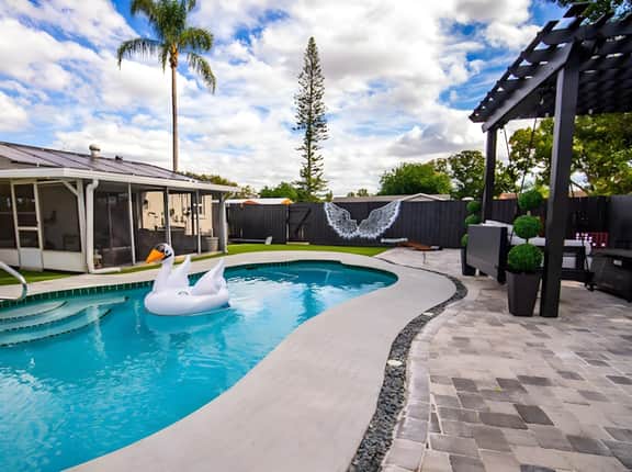 Casa Noir | POOL • BBQ • FIRE PIT • GAMES • VIBES
