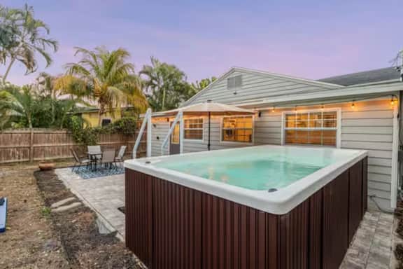 Beaches*Htd Pool*Fireplace*Fire Pit*Lewis Park