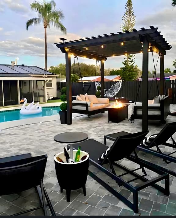 Casa Noir | POOL • BBQ • FIRE PIT • GAMES • VIBES